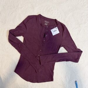 NWT 3376-1421 American Eagle T-shirt XS